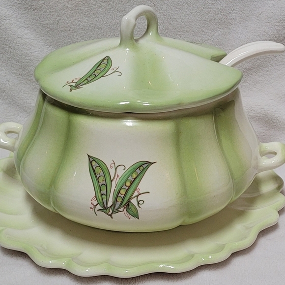 Vintage Other - 1970s Vintage RU Green White Ceramic Pea in a Pod Large Tureen Plate Spoon Set